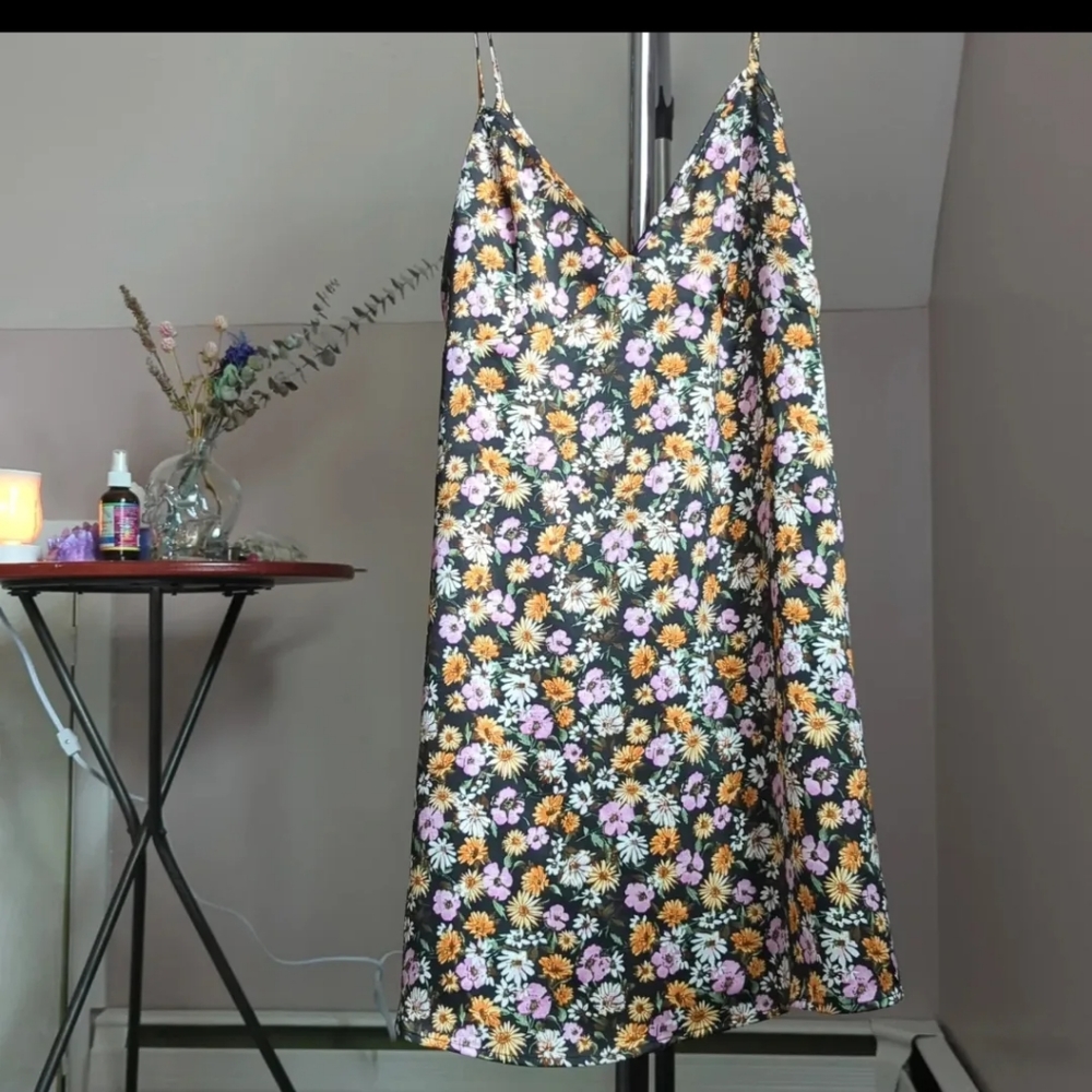 Forever 21 tag Small floral dress